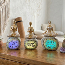 פסלונים ויוגה