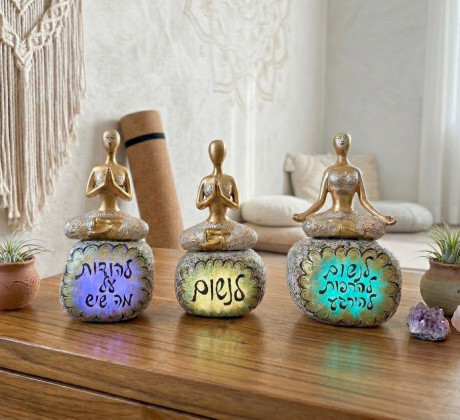 פסלוני יוגה ומדיטציה