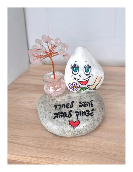 פסלון עם דמות לבנה 